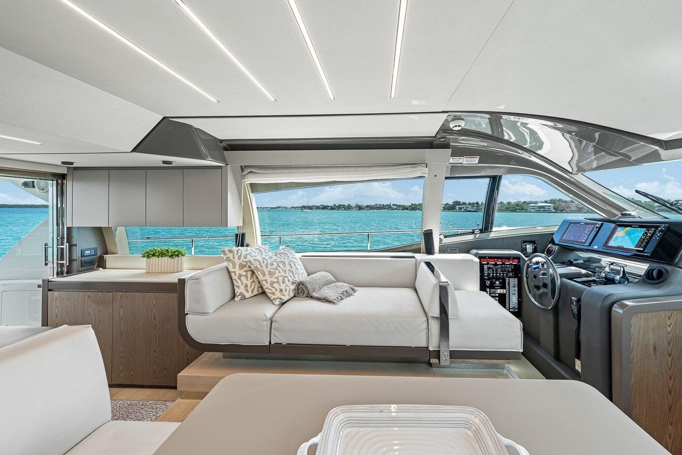 https://arconyachts.ams3.digitaloceanspaces.com/121284/conversions/large_4626524-optimize.jpg