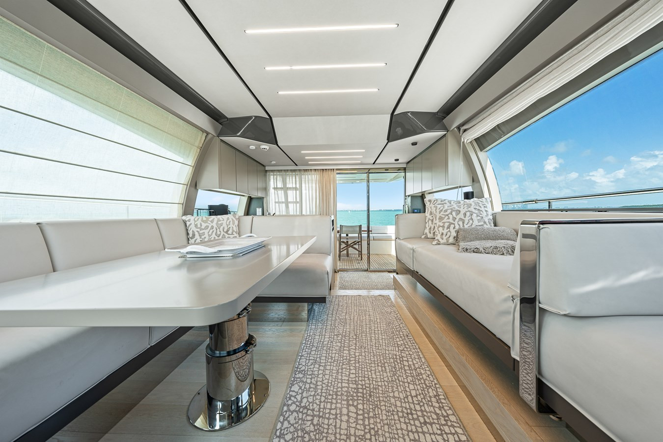 https://arconyachts.ams3.digitaloceanspaces.com/121286/conversions/large_4626525-optimize.jpg