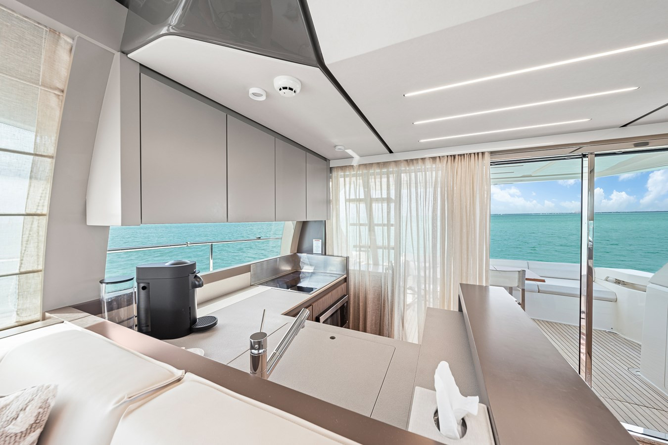 https://arconyachts.ams3.digitaloceanspaces.com/121289/conversions/large_4626526-optimize.jpg