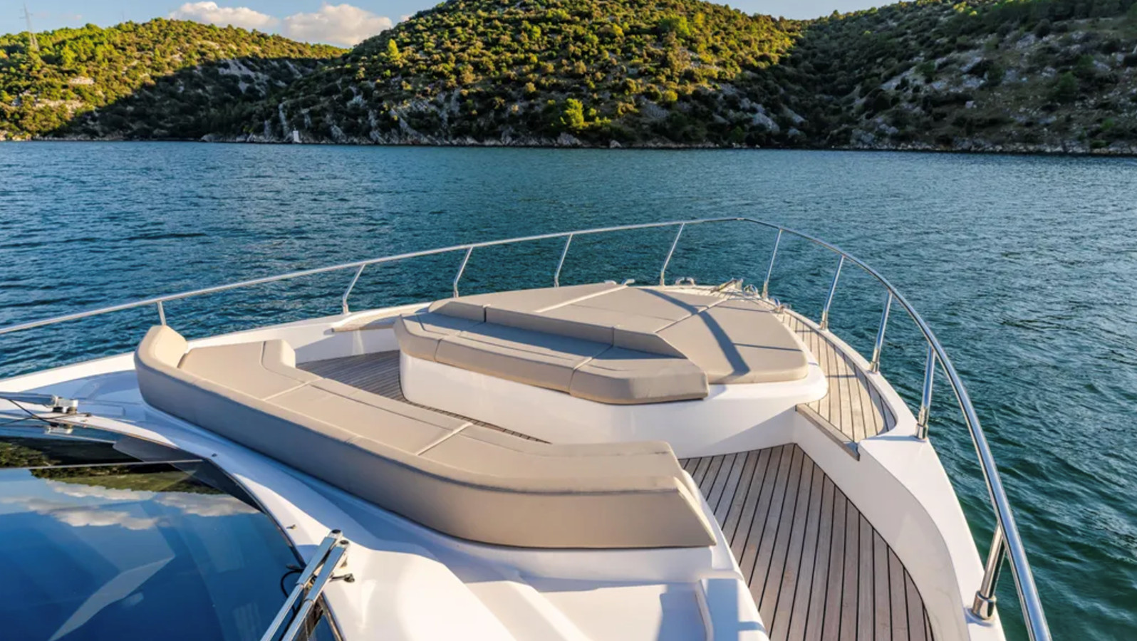https://arconyachts.ams3.digitaloceanspaces.com/121332/conversions/large_4719270-optimize.jpg