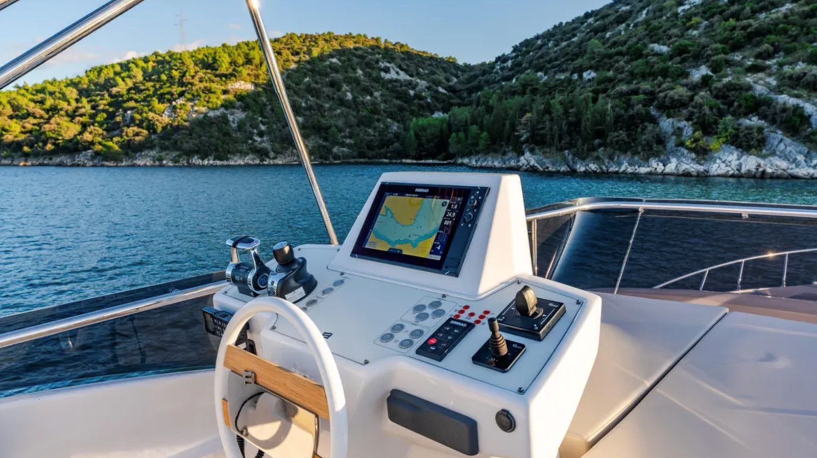 https://arconyachts.ams3.digitaloceanspaces.com/121337/conversions/large_4719271-optimize.jpg