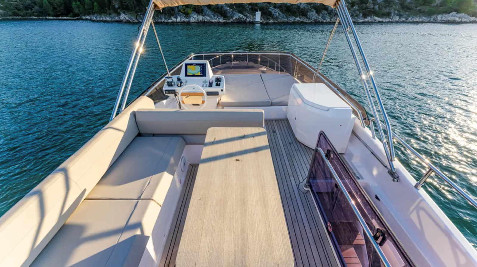 https://arconyachts.ams3.digitaloceanspaces.com/121340/conversions/large_4719272-optimize.jpg