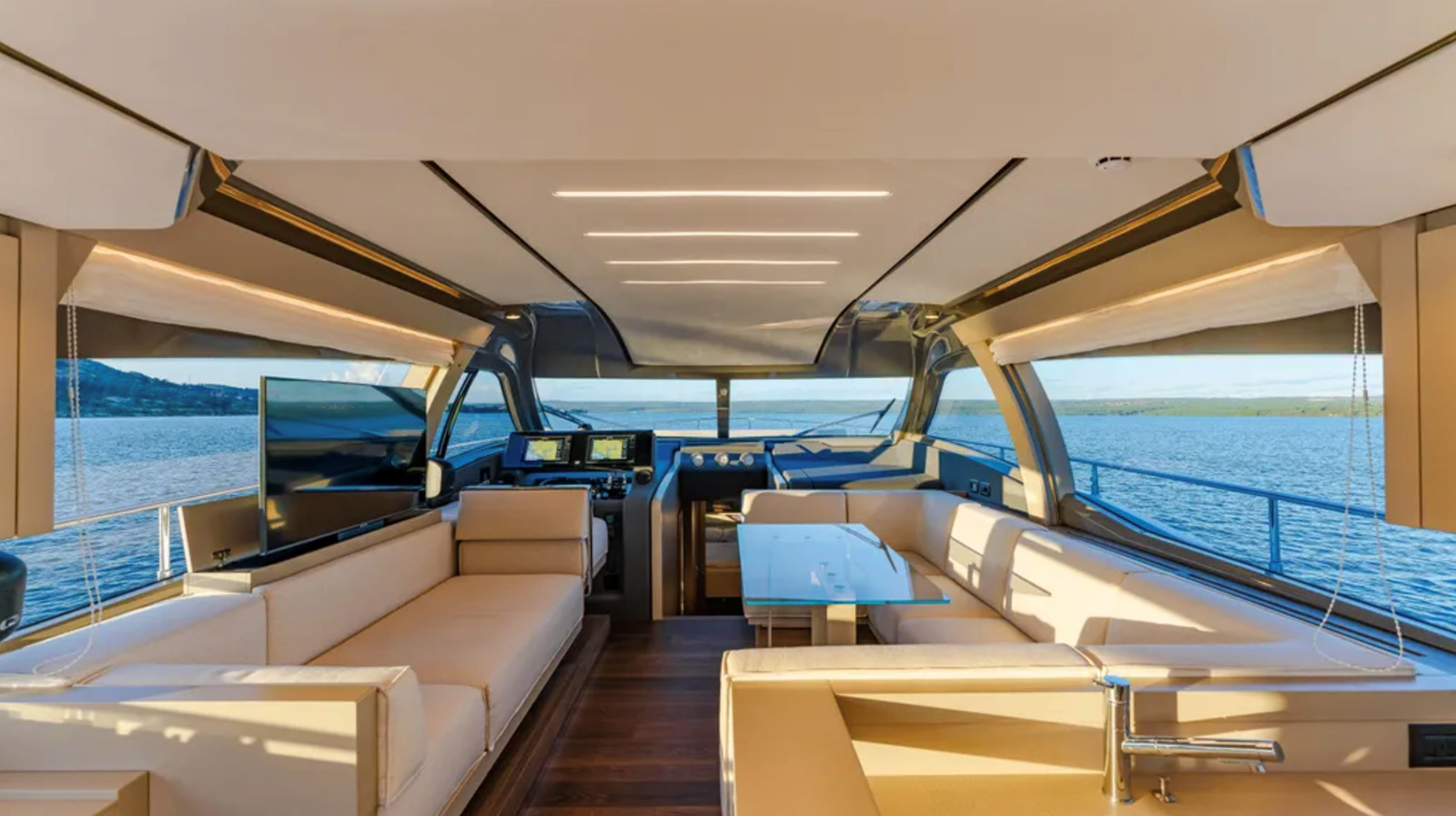 https://arconyachts.ams3.digitaloceanspaces.com/121349/conversions/large_4719274-optimize.jpg
