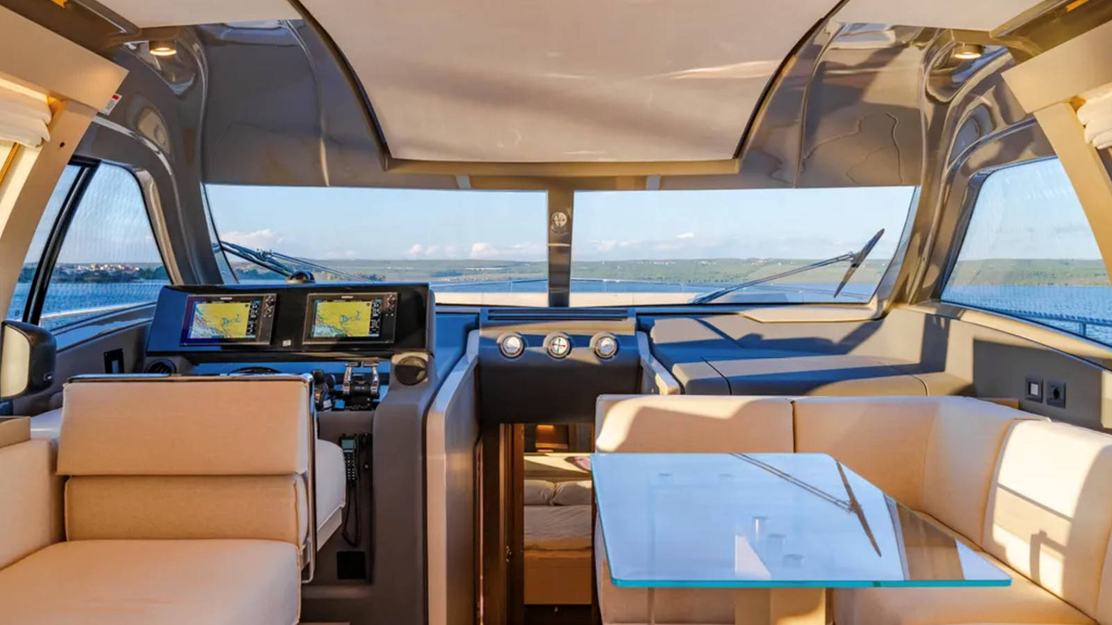 https://arconyachts.ams3.digitaloceanspaces.com/121356/conversions/large_4719276-optimize.jpg