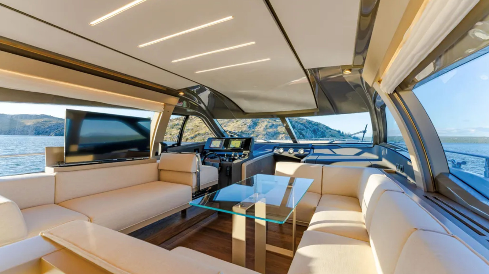 https://arconyachts.ams3.digitaloceanspaces.com/121361/conversions/large_4719277-optimize.jpg