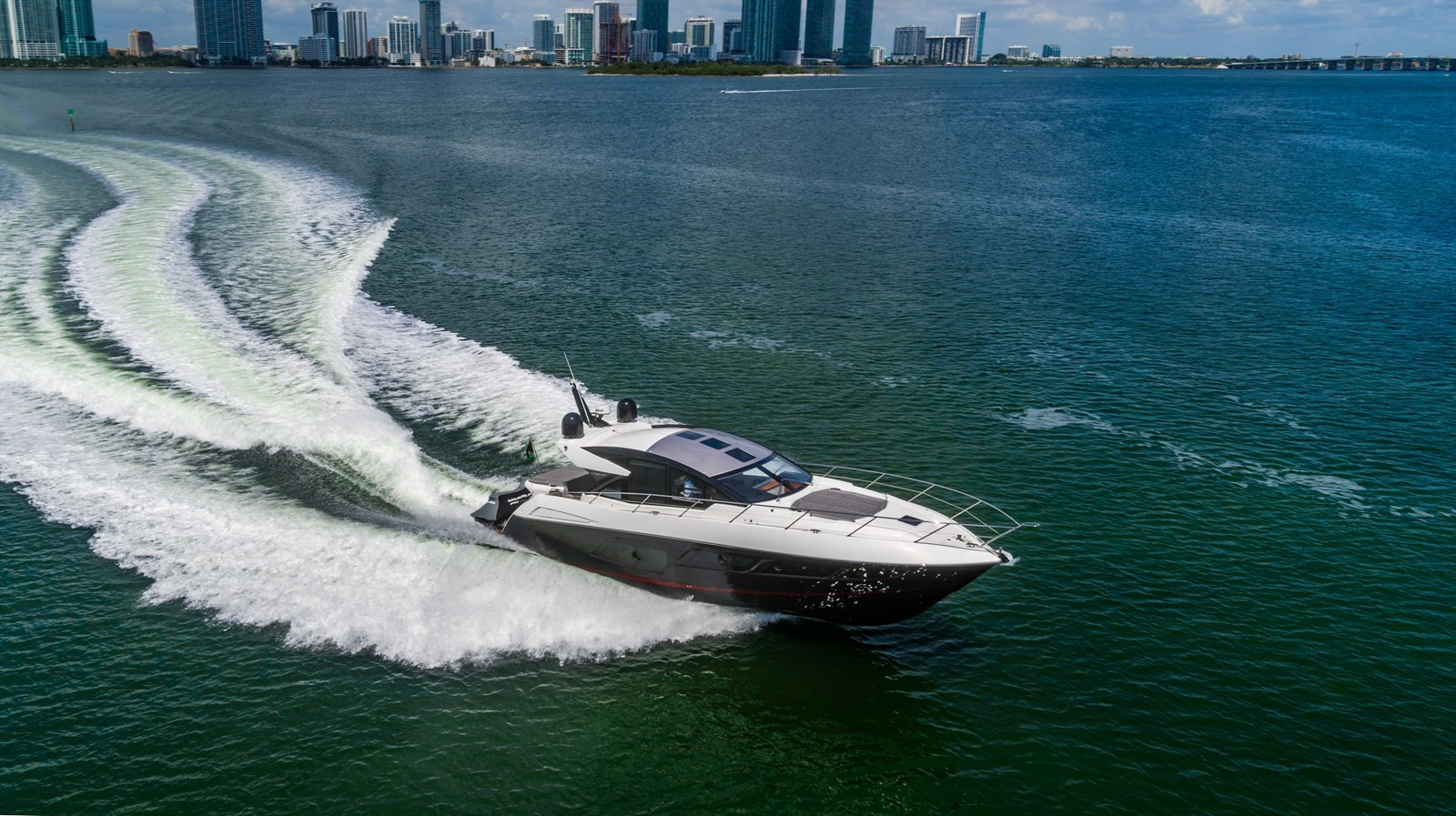 https://arconyachts.ams3.digitaloceanspaces.com/121403/conversions/large_3023929-optimize.jpg