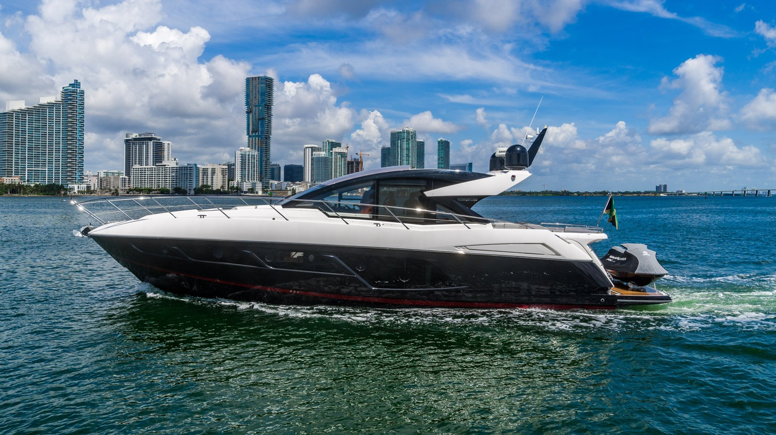 https://arconyachts.ams3.digitaloceanspaces.com/121415/conversions/large_3023933-optimize.jpg