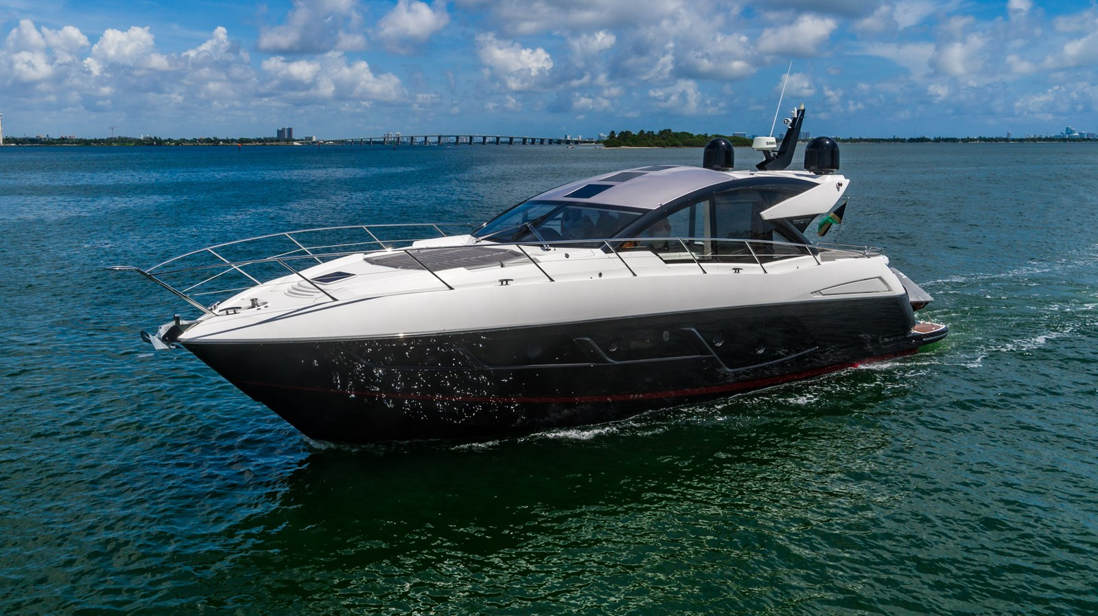 https://arconyachts.ams3.digitaloceanspaces.com/121418/conversions/large_3023934-optimize.jpg