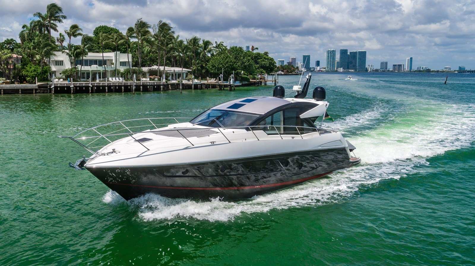 https://arconyachts.ams3.digitaloceanspaces.com/121421/conversions/large_3023935-optimize.jpg