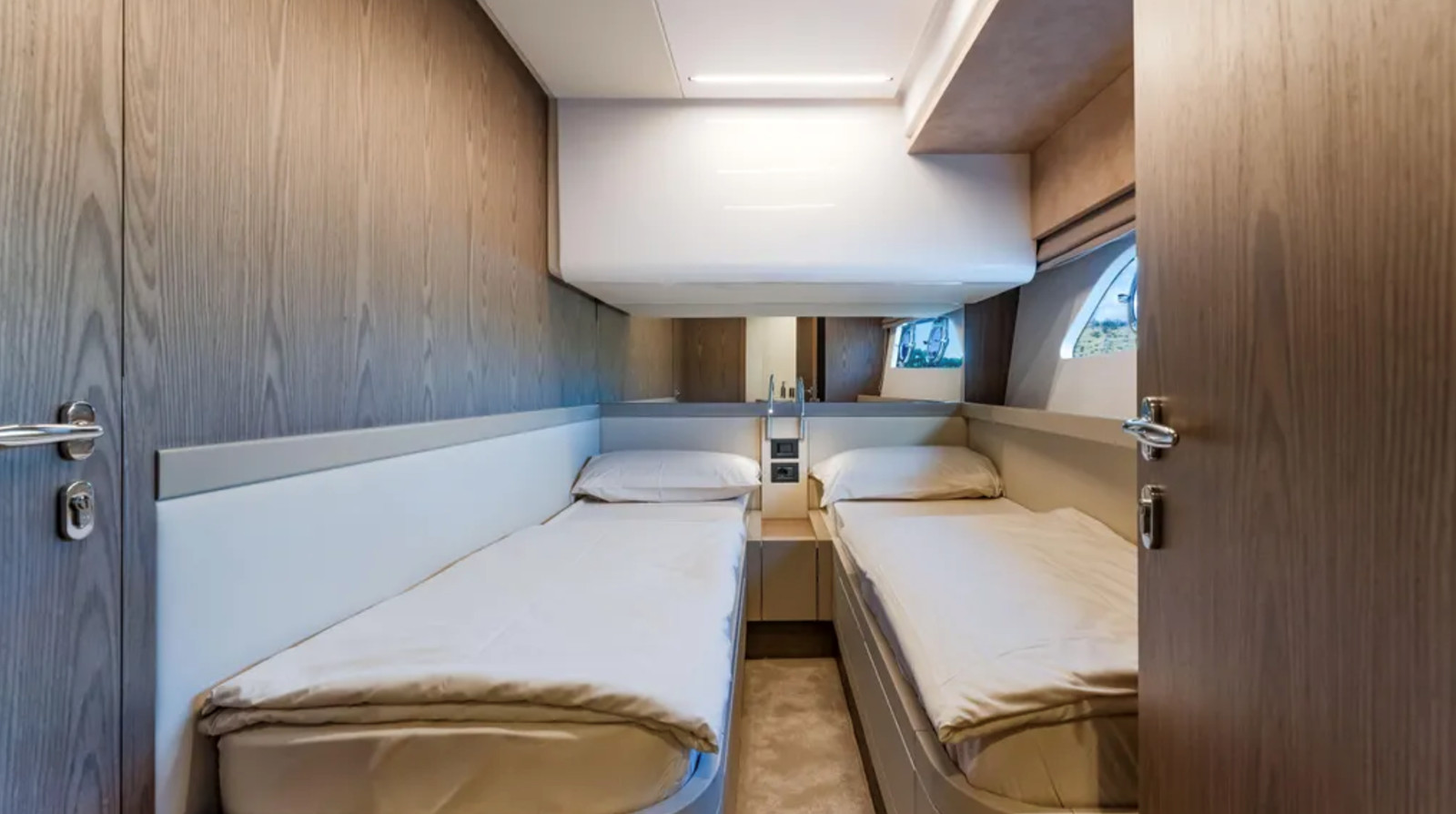 https://arconyachts.ams3.digitaloceanspaces.com/121434/conversions/large_4719297-optimize.jpg
