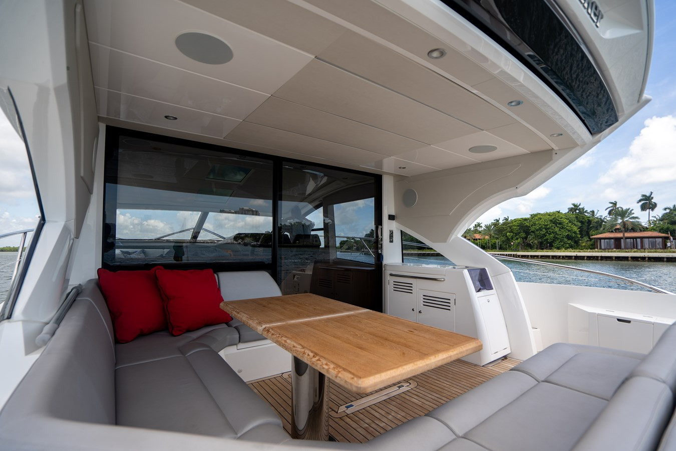 https://arconyachts.ams3.digitaloceanspaces.com/121450/conversions/large_3023945-optimize.jpg