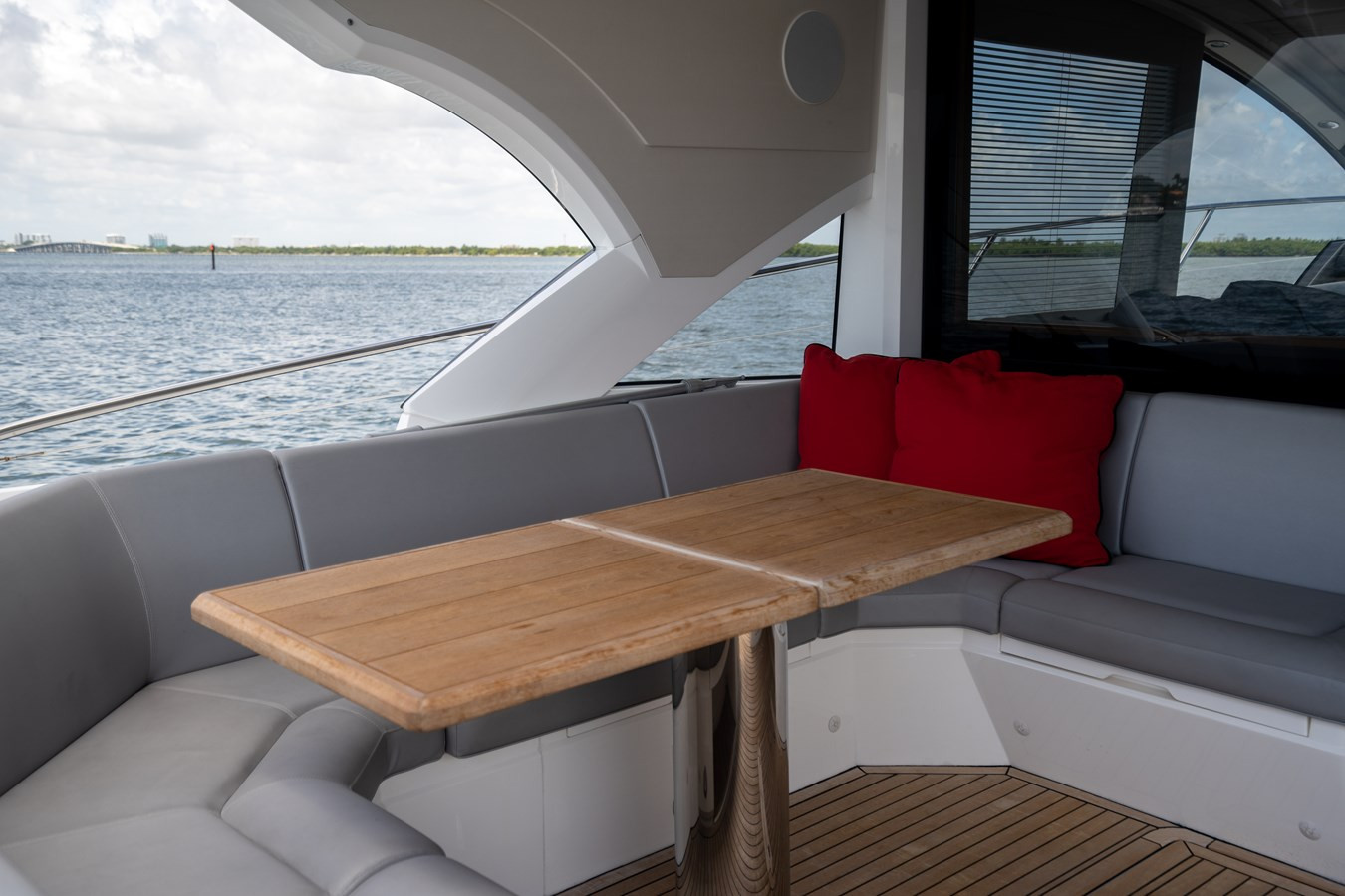https://arconyachts.ams3.digitaloceanspaces.com/121463/conversions/large_3023951-optimize.jpg