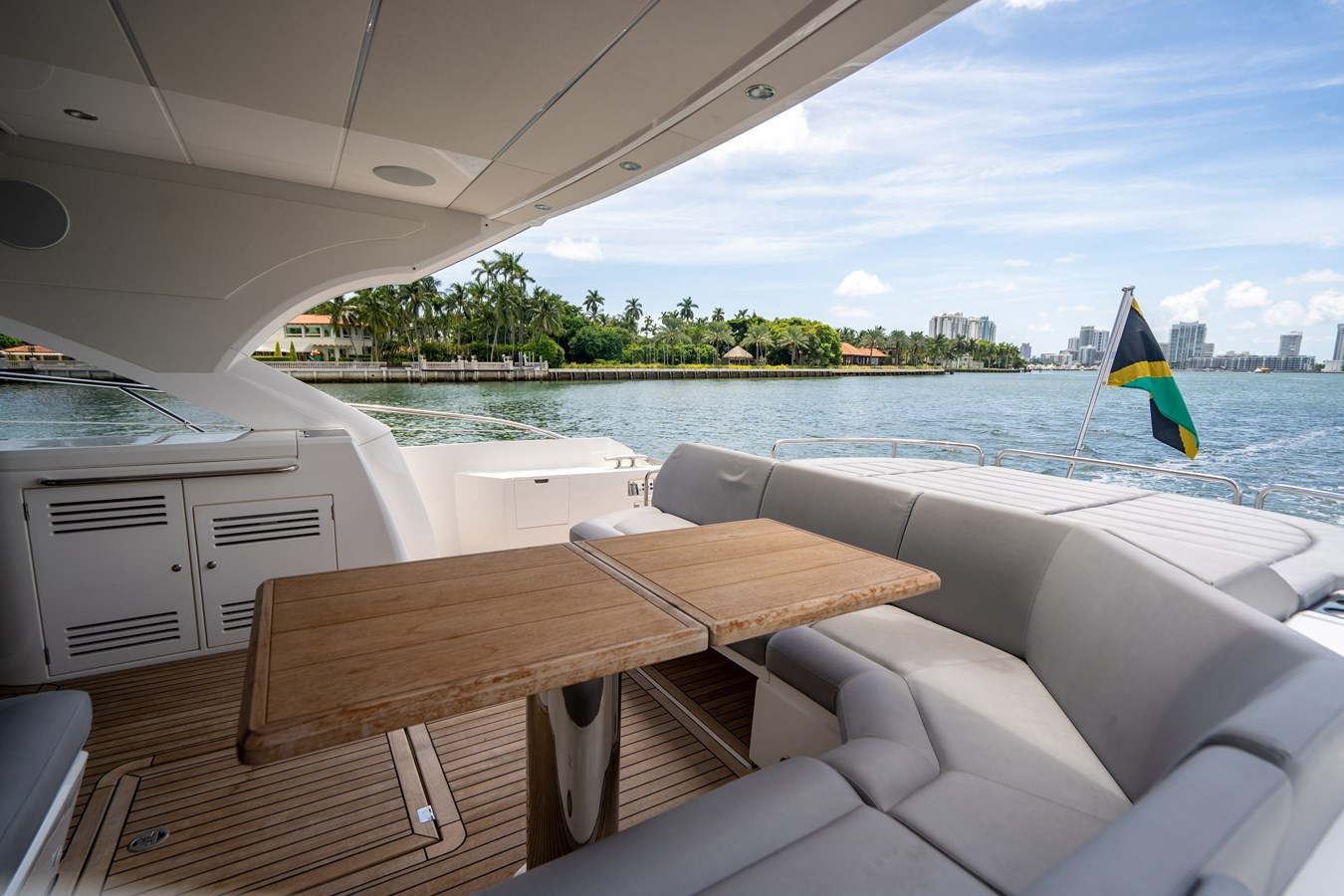 https://arconyachts.ams3.digitaloceanspaces.com/121474/conversions/large_3023955-optimize.jpg