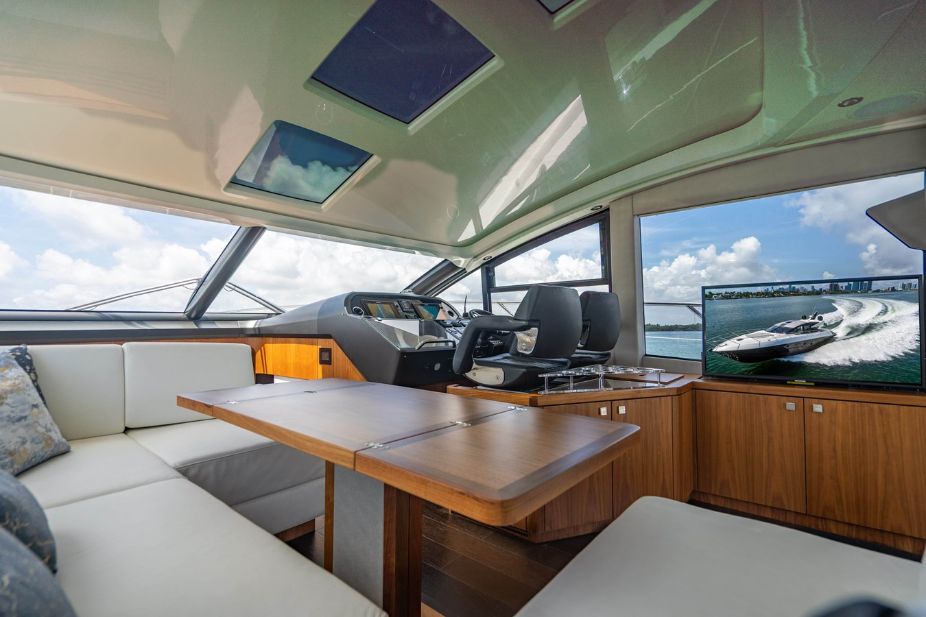 https://arconyachts.ams3.digitaloceanspaces.com/121496/conversions/large_3023962-optimize.jpg