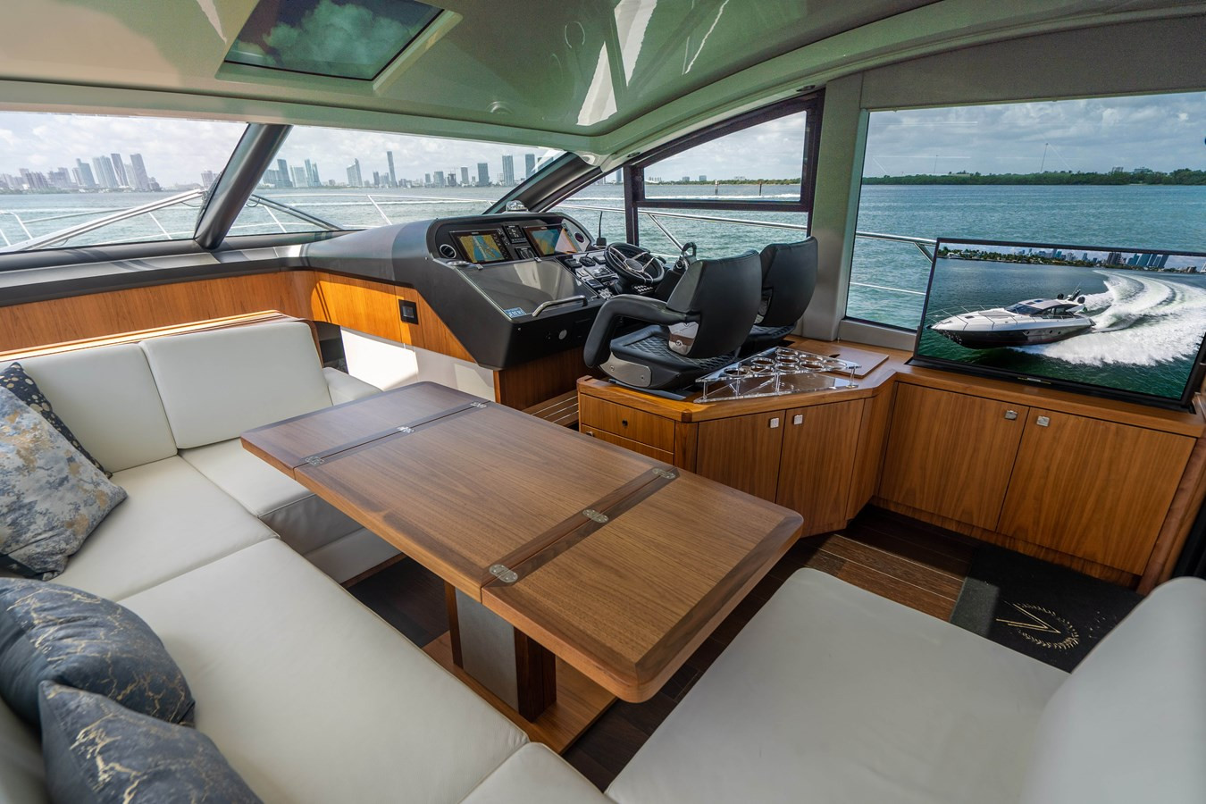 https://arconyachts.ams3.digitaloceanspaces.com/121499/conversions/large_3023963-optimize.jpg