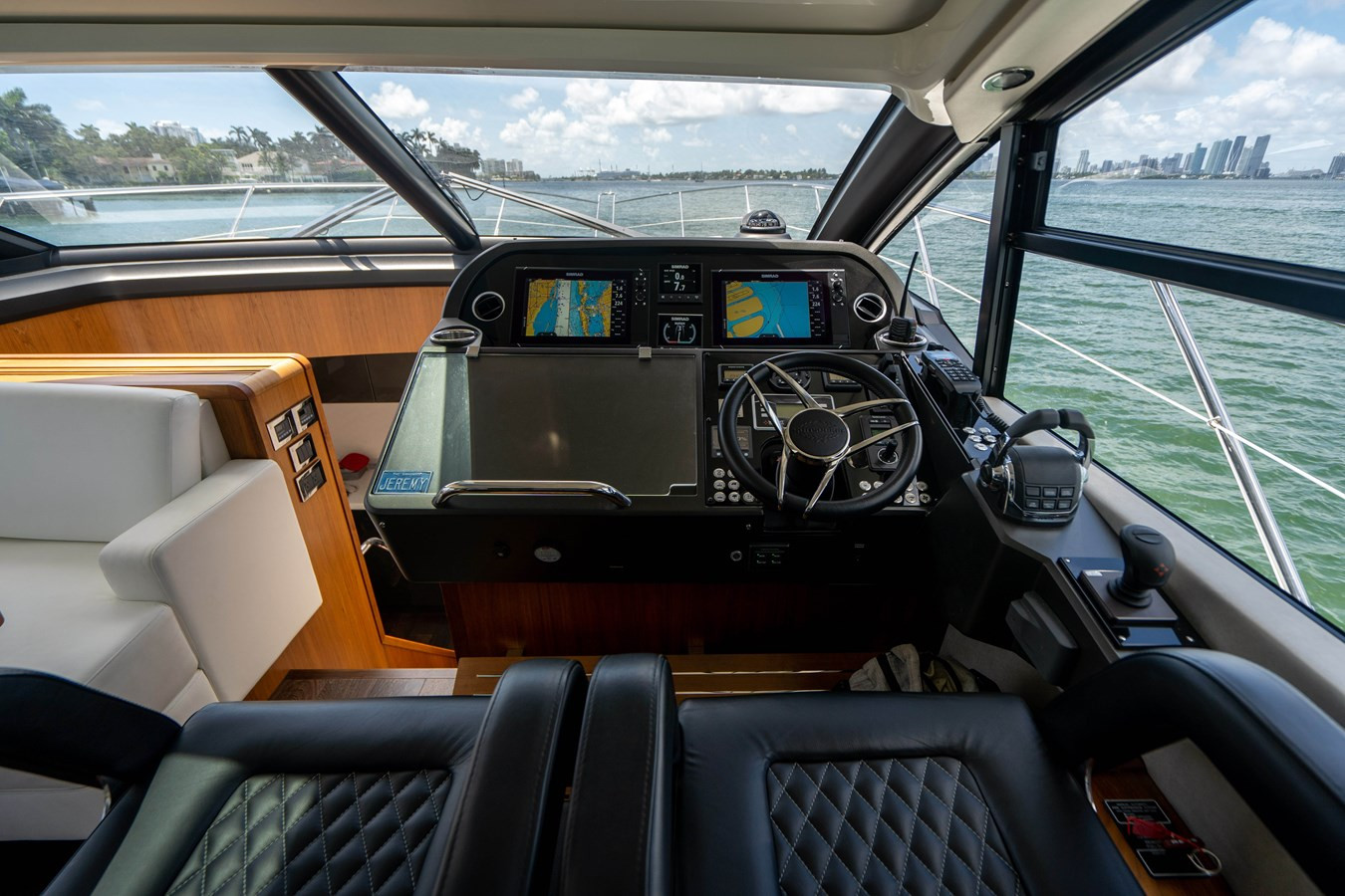 https://arconyachts.ams3.digitaloceanspaces.com/121502/conversions/large_3023964-optimize.jpg