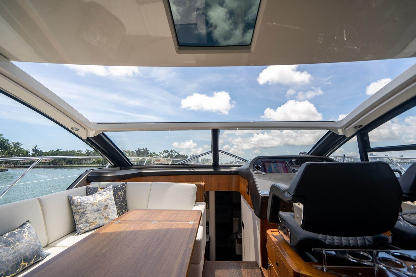 https://arconyachts.ams3.digitaloceanspaces.com/121523/conversions/large_3023971-optimize.jpg