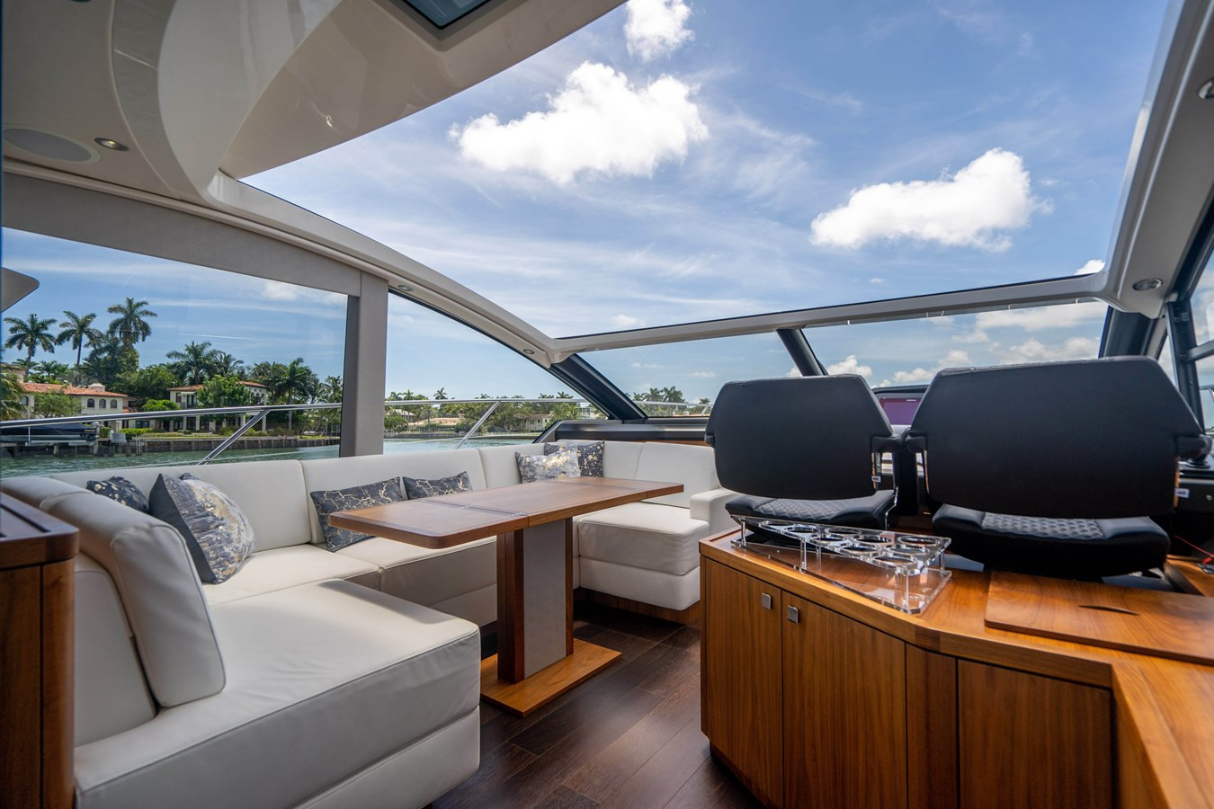 https://arconyachts.ams3.digitaloceanspaces.com/121526/conversions/large_3023972-optimize.jpg