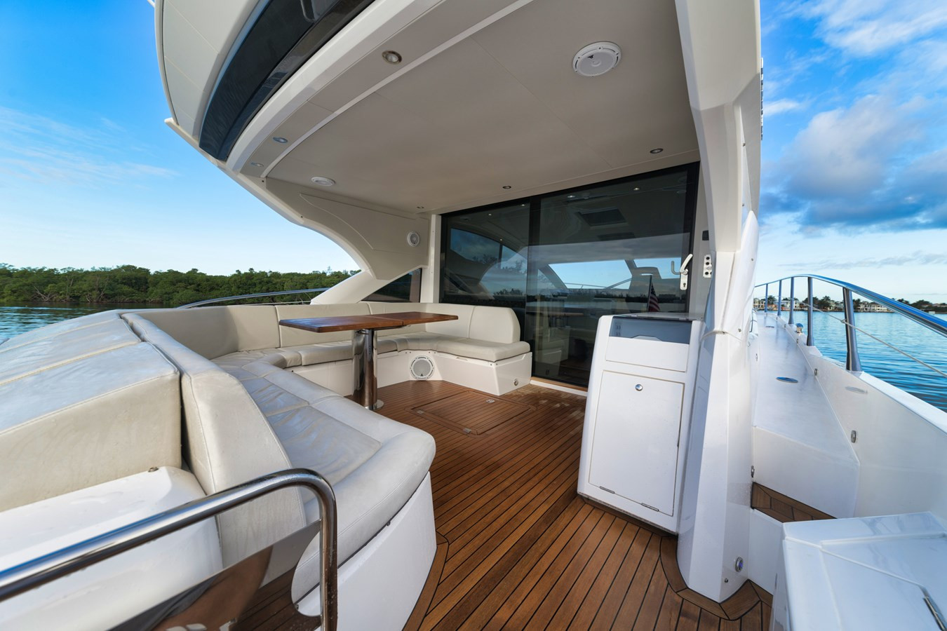 https://arconyachts.ams3.digitaloceanspaces.com/121527/conversions/large_3111876-optimize.jpg