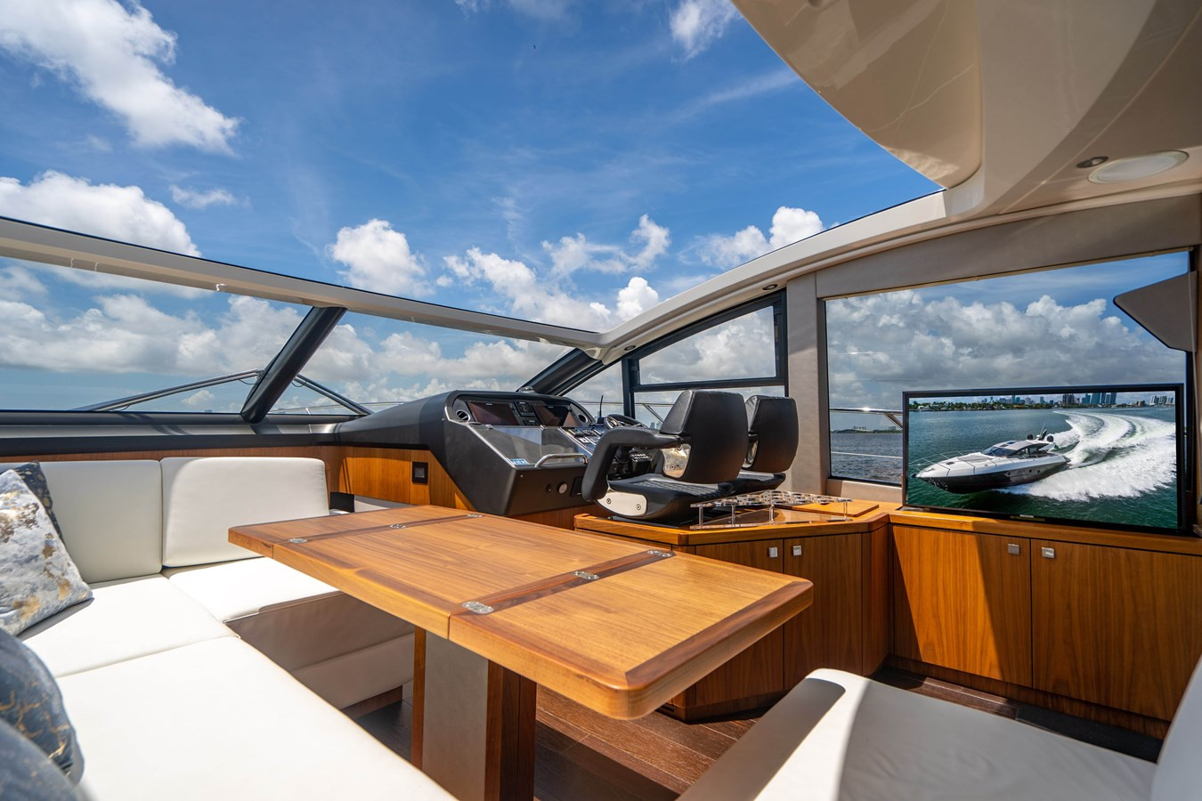 https://arconyachts.ams3.digitaloceanspaces.com/121535/conversions/large_3023975-optimize.jpg