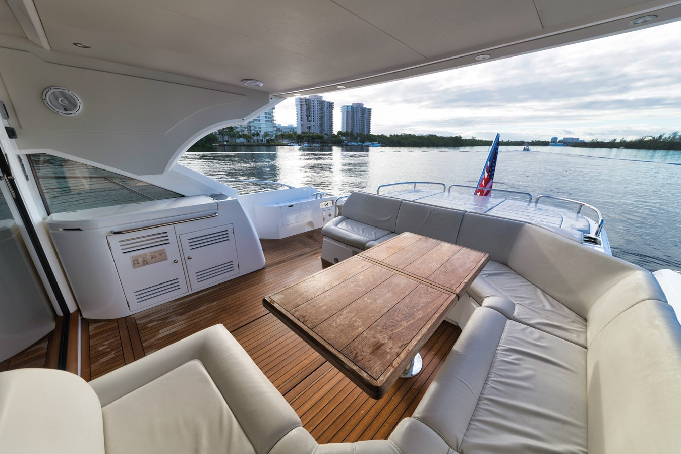 https://arconyachts.ams3.digitaloceanspaces.com/121546/conversions/large_3111882-optimize.jpg