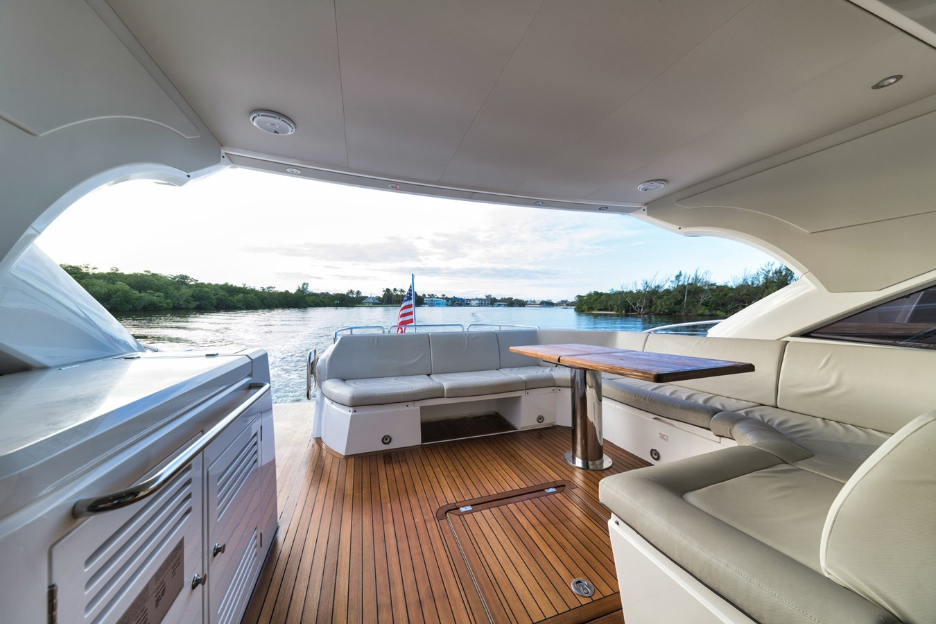 https://arconyachts.ams3.digitaloceanspaces.com/121549/conversions/large_3111883-optimize.jpg