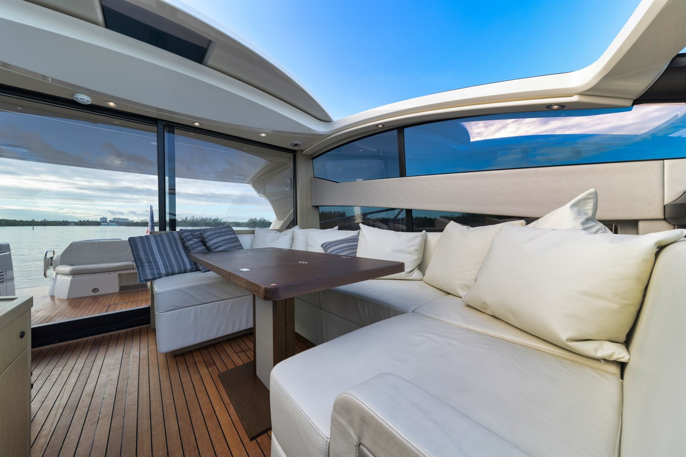https://arconyachts.ams3.digitaloceanspaces.com/121552/conversions/large_3111884-optimize.jpg