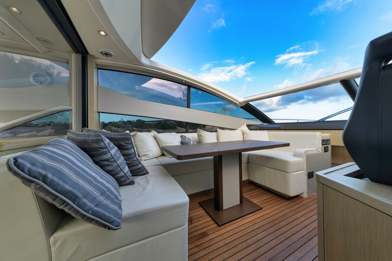 https://arconyachts.ams3.digitaloceanspaces.com/121555/conversions/large_3111885-optimize.jpg