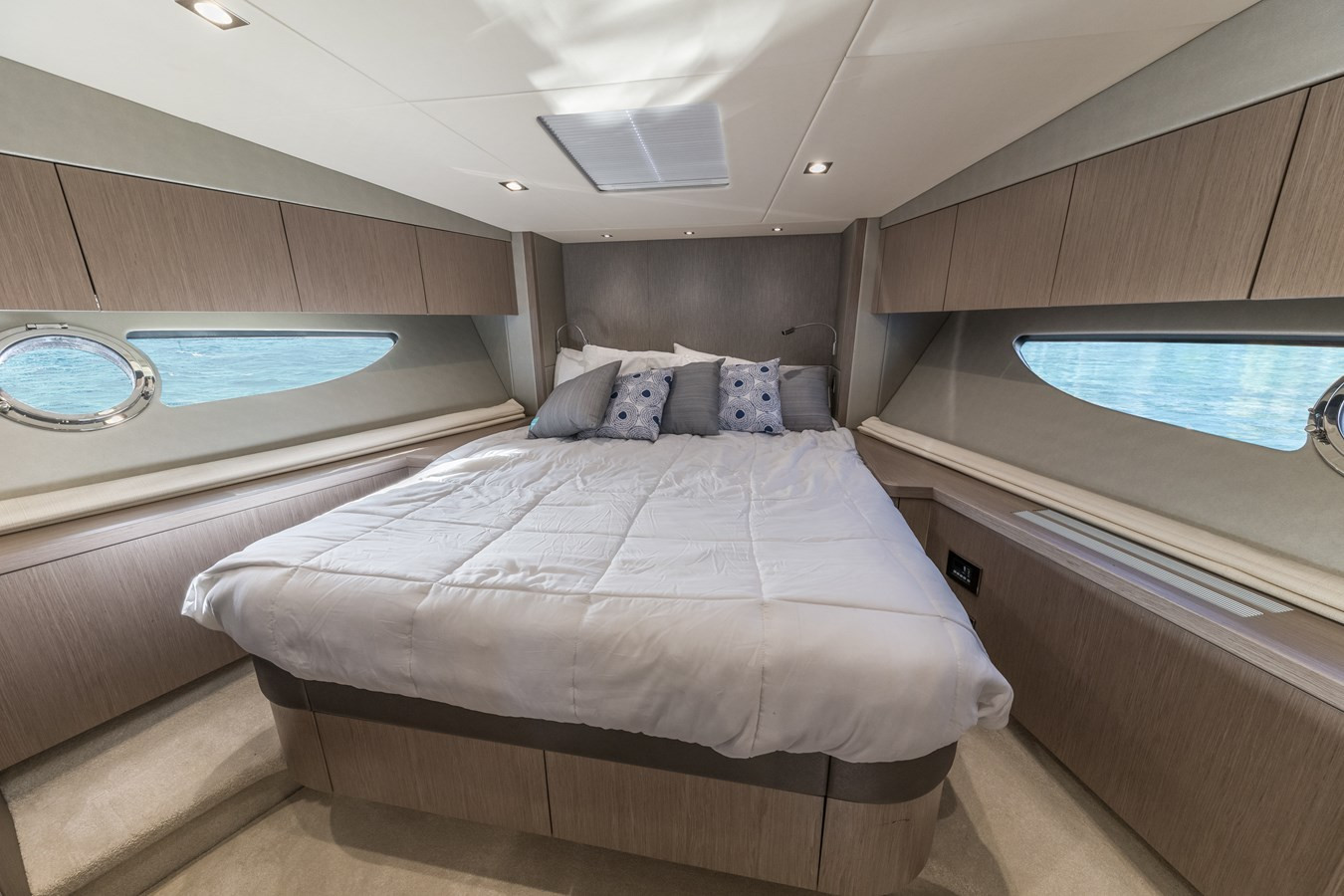 https://arconyachts.ams3.digitaloceanspaces.com/121593/conversions/large_3111899-optimize.jpg
