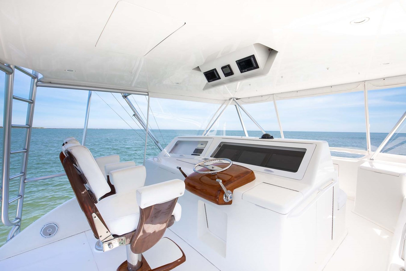 https://arconyachts.ams3.digitaloceanspaces.com/121725/conversions/large_4440631-optimize.jpg