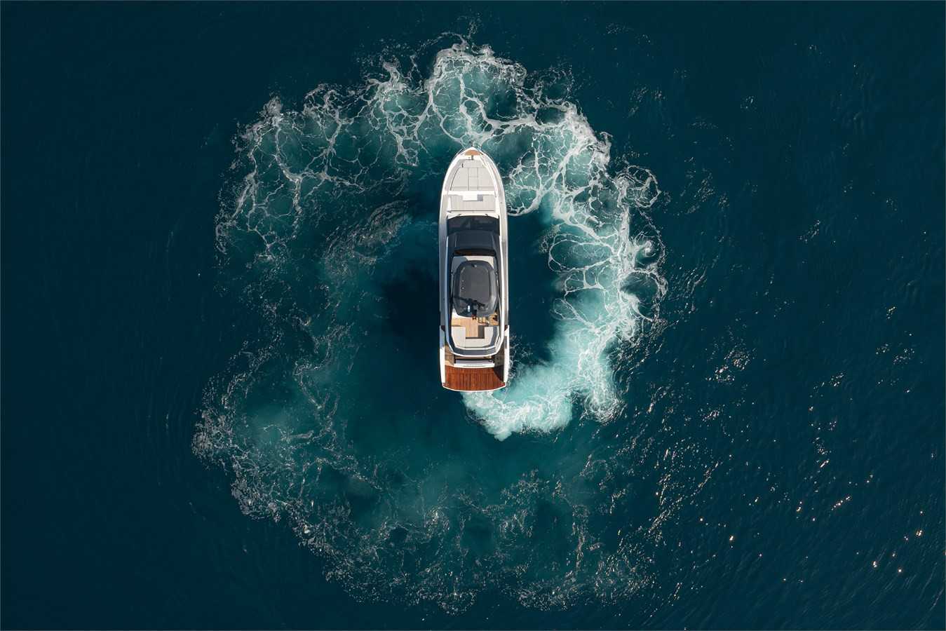 https://arconyachts.ams3.digitaloceanspaces.com/121813/conversions/large_3646159-optimize.jpg