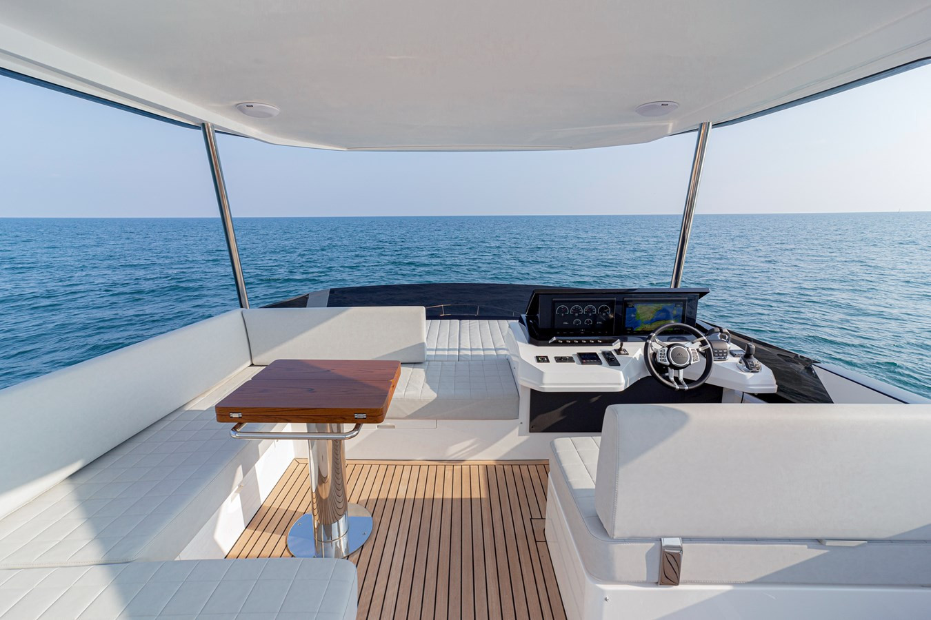 https://arconyachts.ams3.digitaloceanspaces.com/121819/conversions/large_3646162-optimize.jpg
