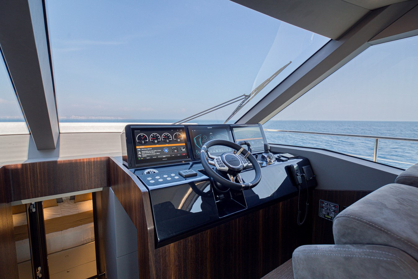 https://arconyachts.ams3.digitaloceanspaces.com/121834/conversions/large_3646167-optimize.jpg