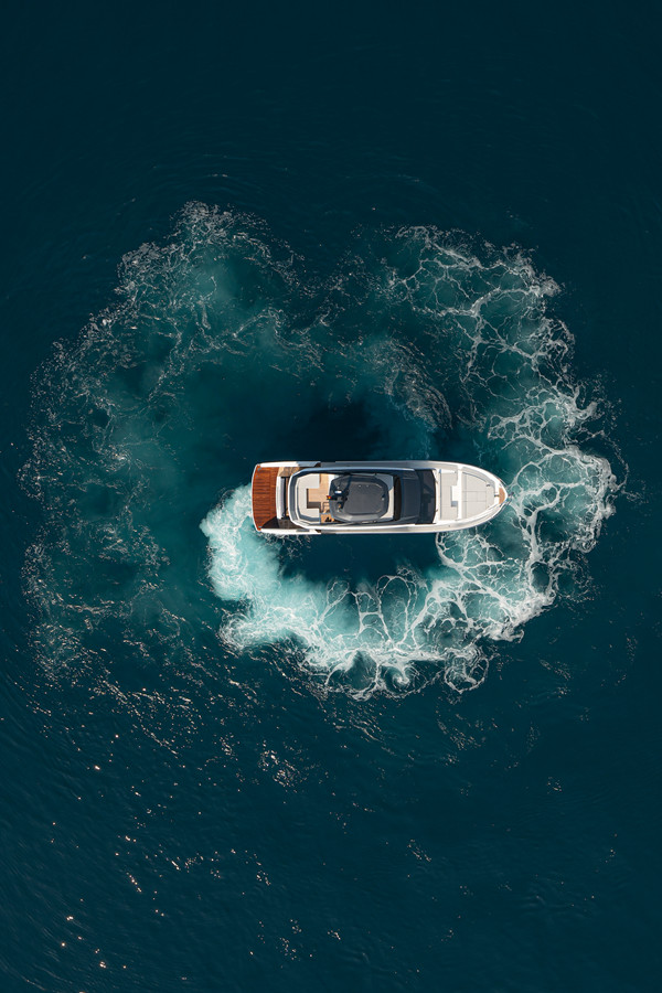 https://arconyachts.ams3.digitaloceanspaces.com/122012/conversions/large_4073818-optimize.jpg