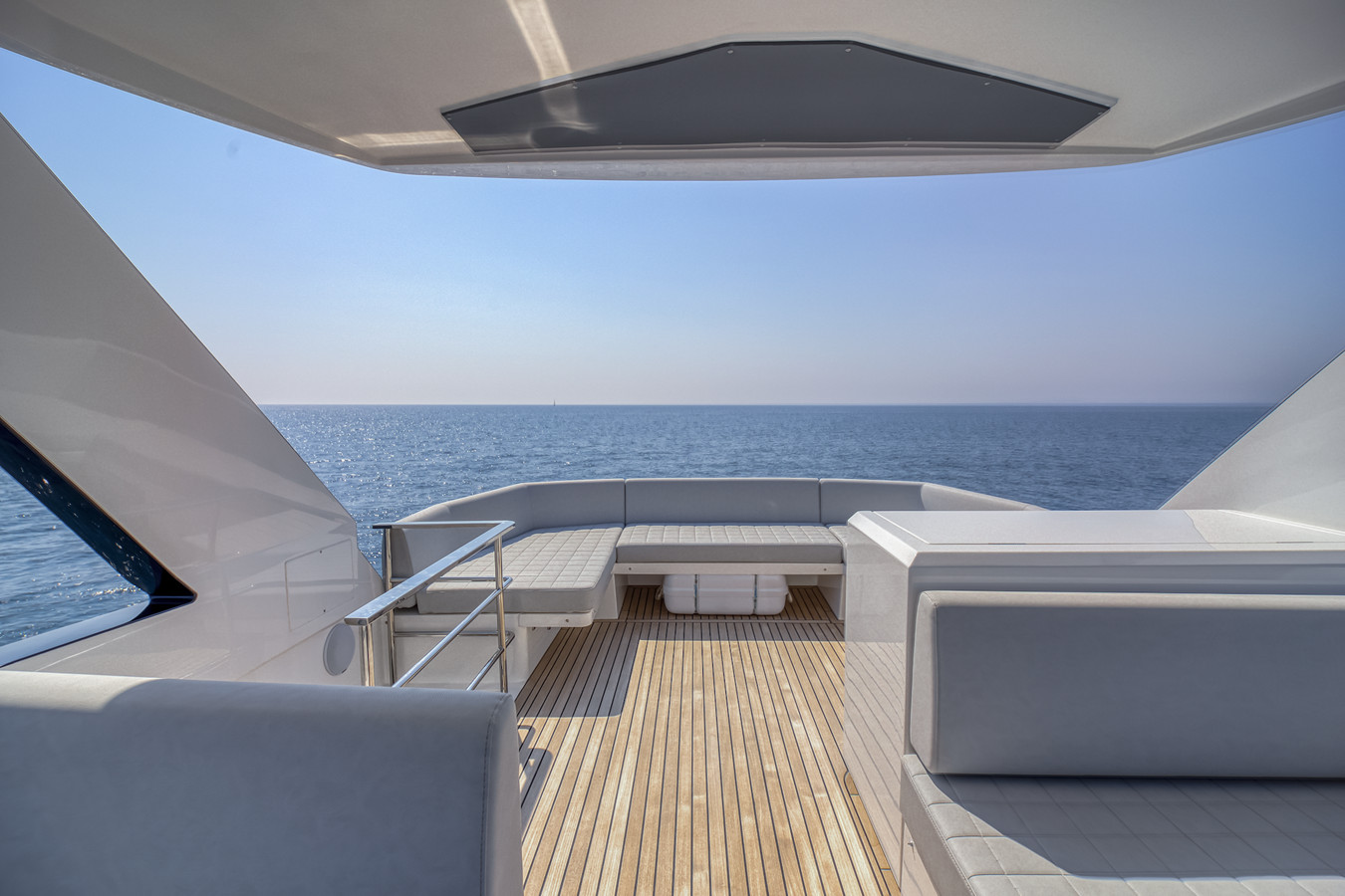 https://arconyachts.ams3.digitaloceanspaces.com/122019/conversions/large_4073820-optimize.jpg