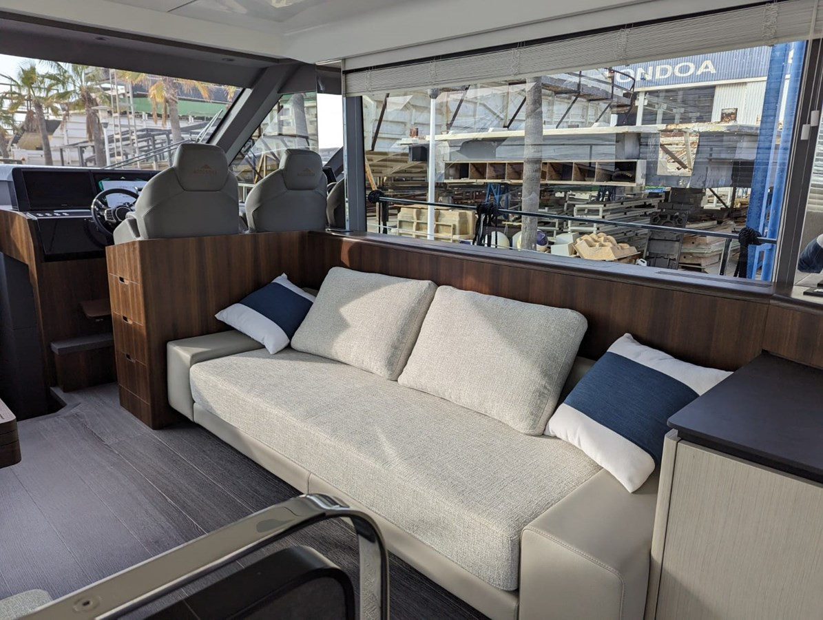 https://arconyachts.ams3.digitaloceanspaces.com/122040/conversions/large_4073827-optimize.jpg