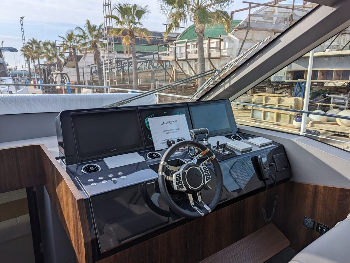https://arconyachts.ams3.digitaloceanspaces.com/122048/conversions/large_4073831-optimize.jpg