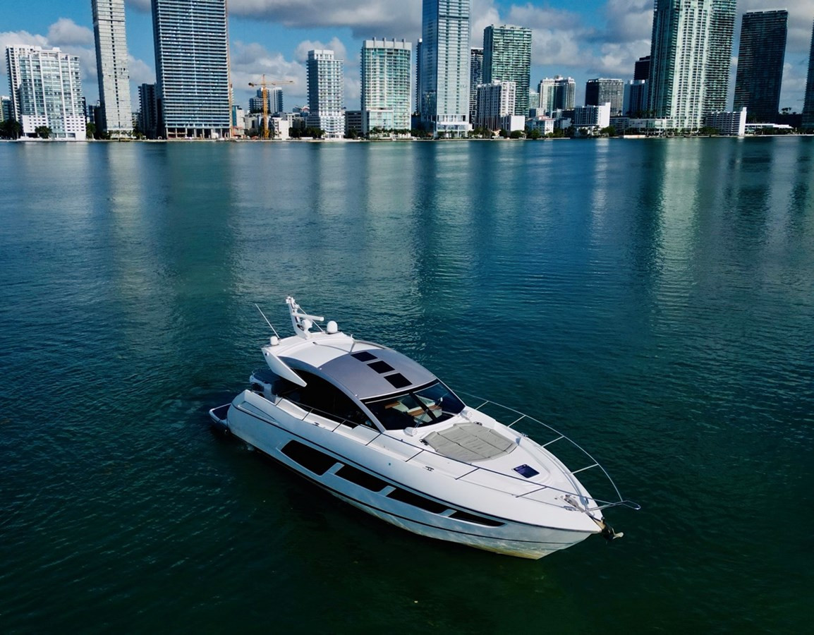 https://arconyachts.ams3.digitaloceanspaces.com/122085/conversions/large_4450228-optimize.jpg