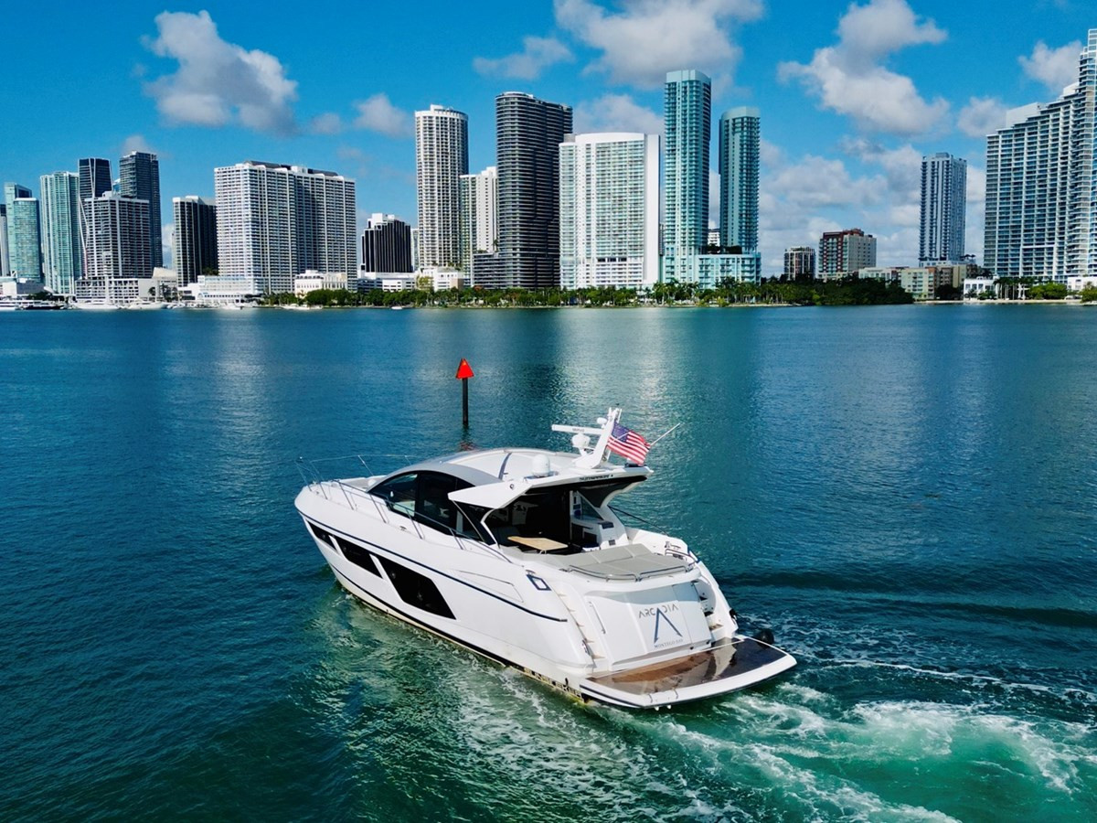 https://arconyachts.ams3.digitaloceanspaces.com/122088/conversions/large_4450229-optimize.jpg