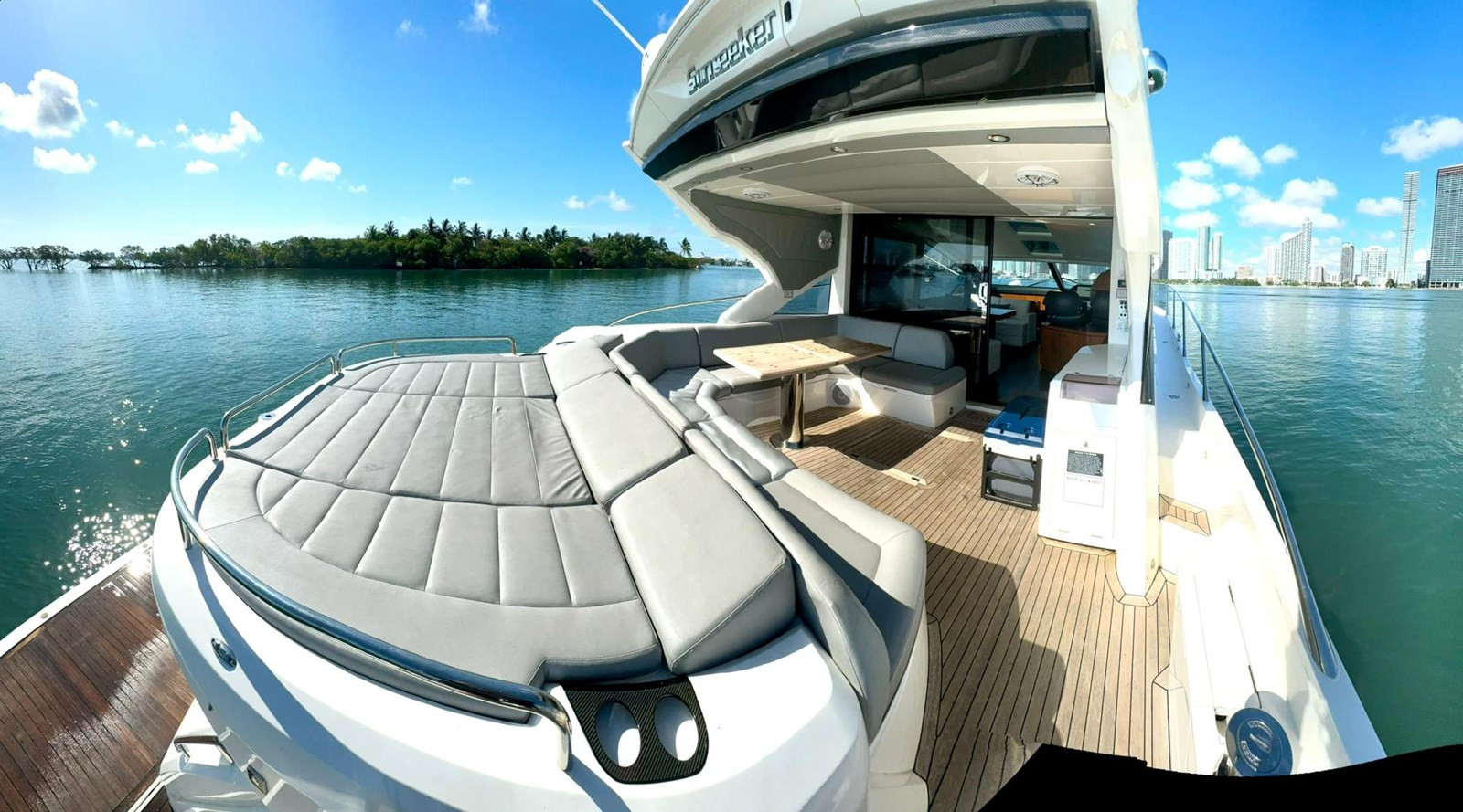 https://arconyachts.ams3.digitaloceanspaces.com/122100/conversions/large_4450279-optimize.jpg