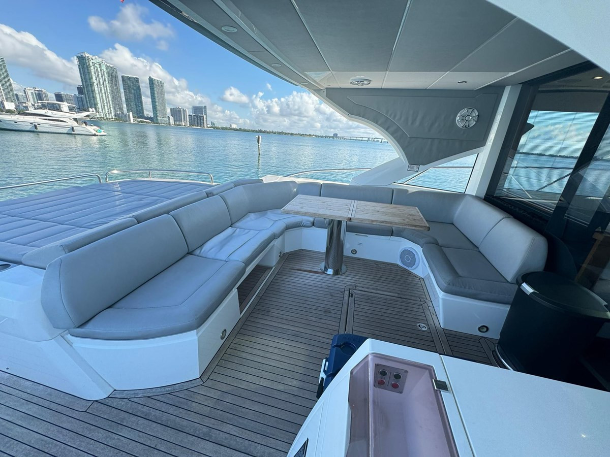 https://arconyachts.ams3.digitaloceanspaces.com/122105/conversions/large_4450281-optimize.jpg