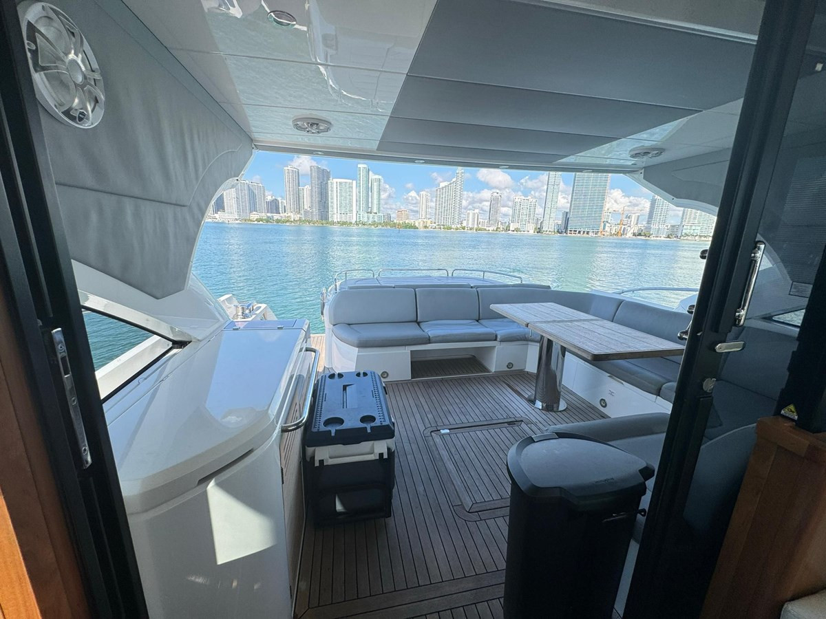 https://arconyachts.ams3.digitaloceanspaces.com/122108/conversions/large_4450282-optimize.jpg