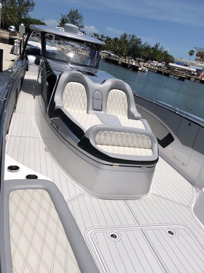 https://arconyachts.ams3.digitaloceanspaces.com/122123/conversions/large_4243446-optimize.jpg