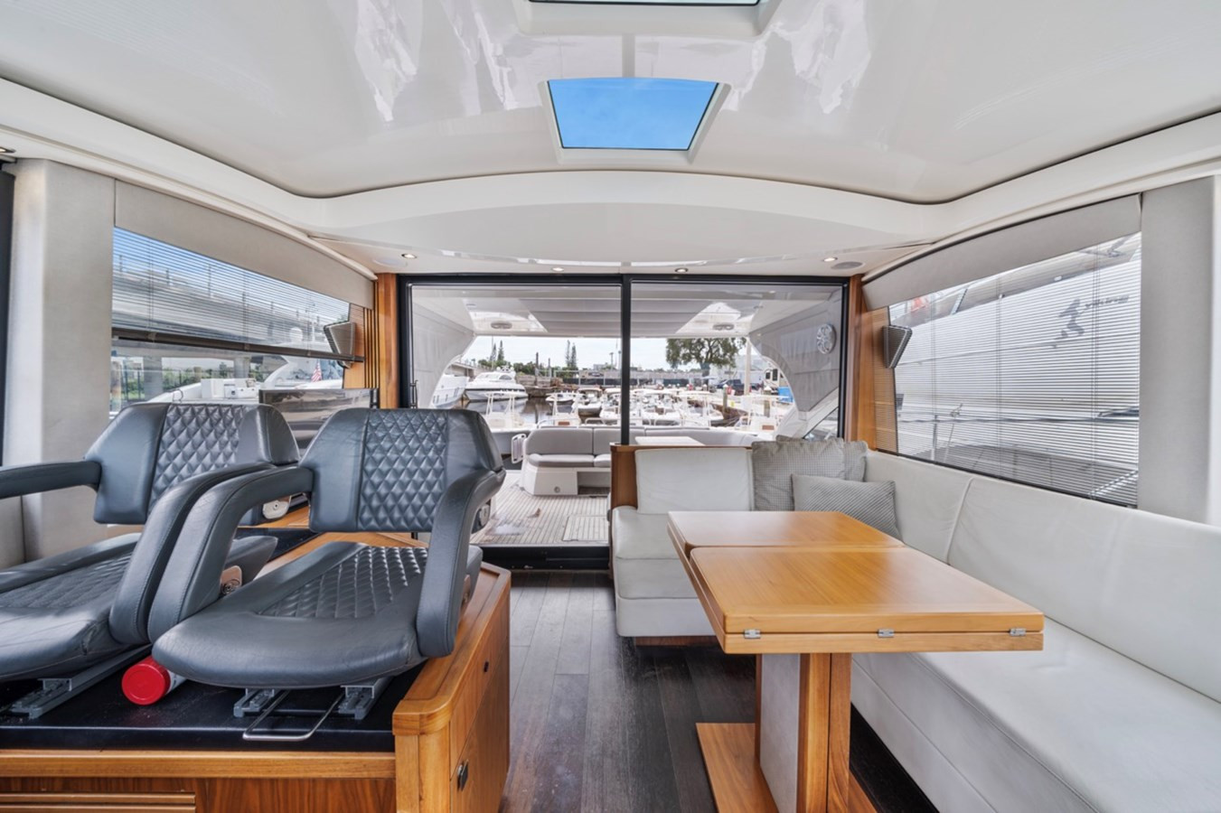 https://arconyachts.ams3.digitaloceanspaces.com/122127/conversions/large_4450288-optimize.jpg