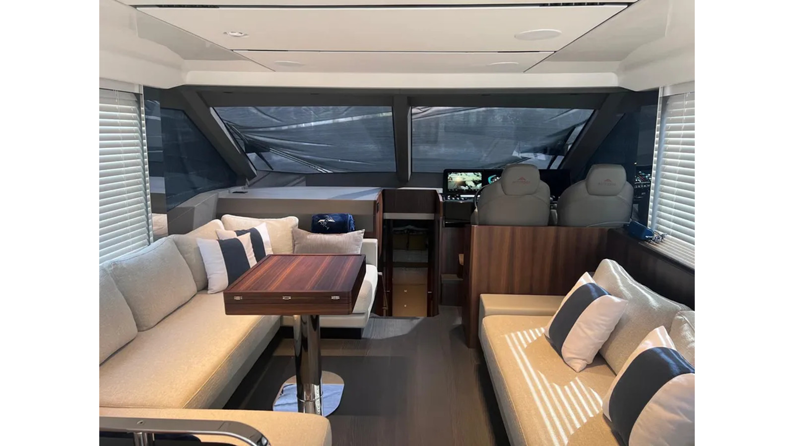 https://arconyachts.ams3.digitaloceanspaces.com/122191/conversions/large_4381426-optimize.jpg