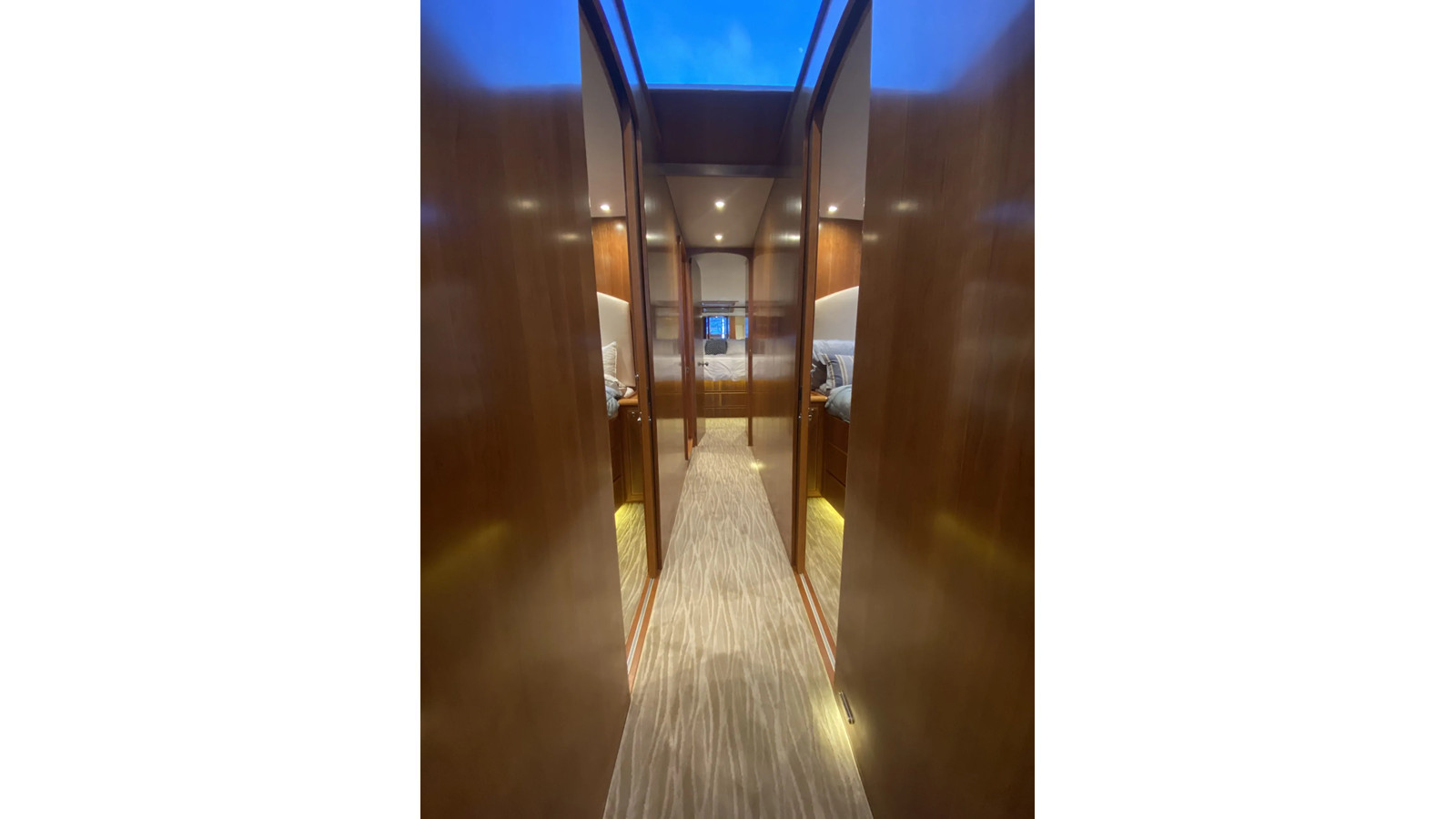 https://arconyachts.ams3.digitaloceanspaces.com/122207/conversions/large_4532690-optimize.jpg