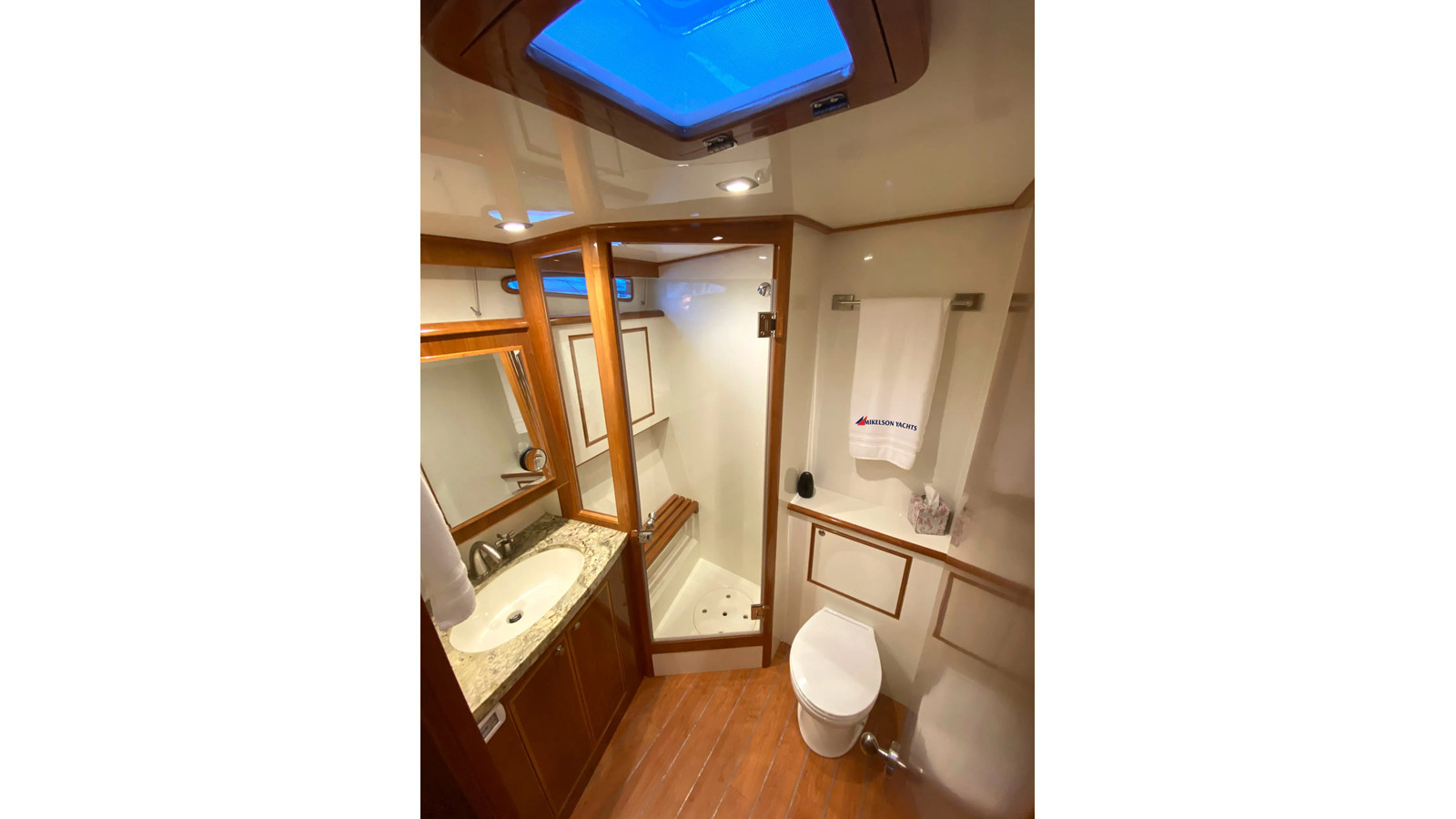 https://arconyachts.ams3.digitaloceanspaces.com/122222/conversions/large_4532695-optimize.jpg