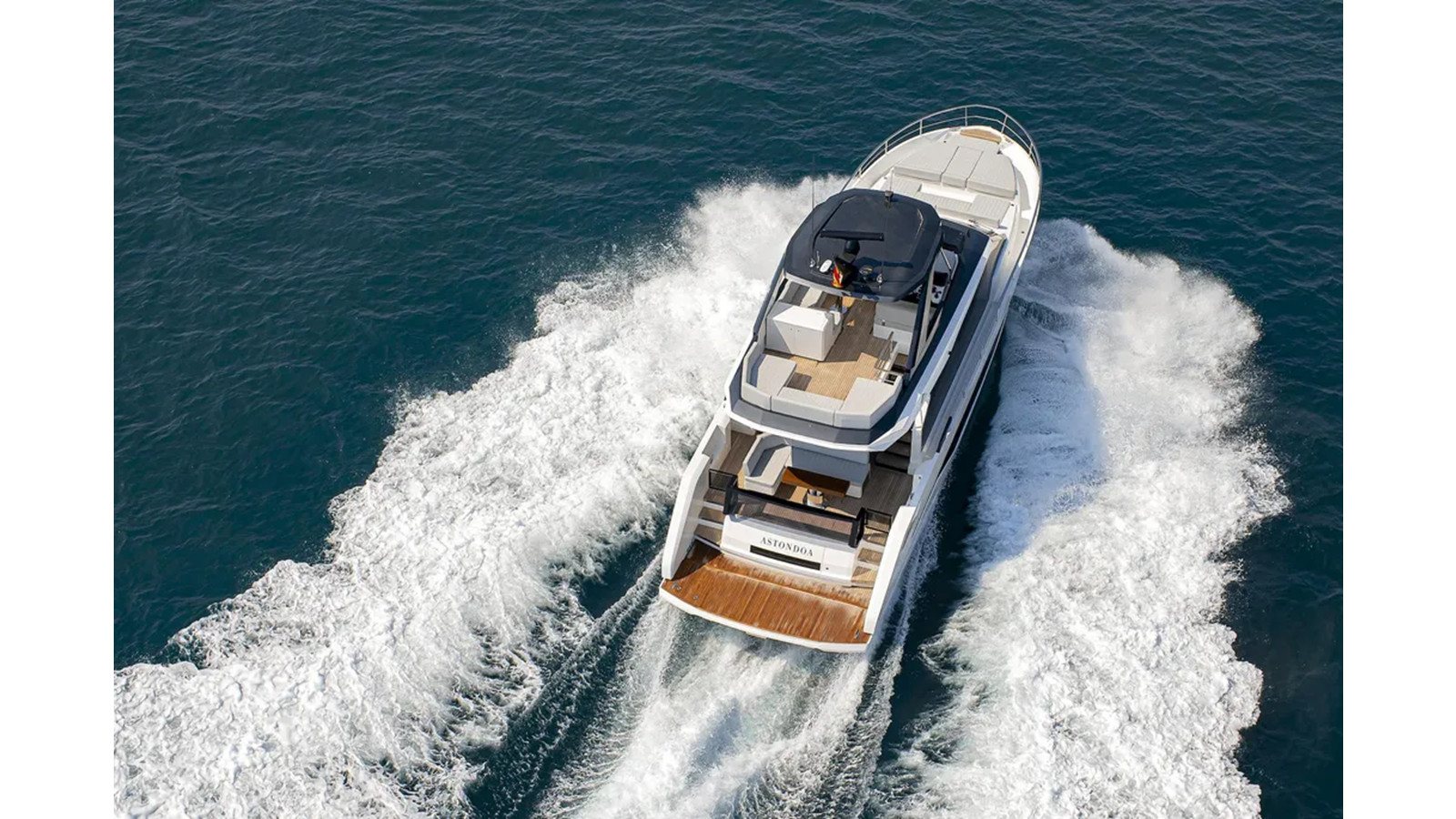 https://arconyachts.ams3.digitaloceanspaces.com/122247/conversions/large_4381446-optimize.jpg