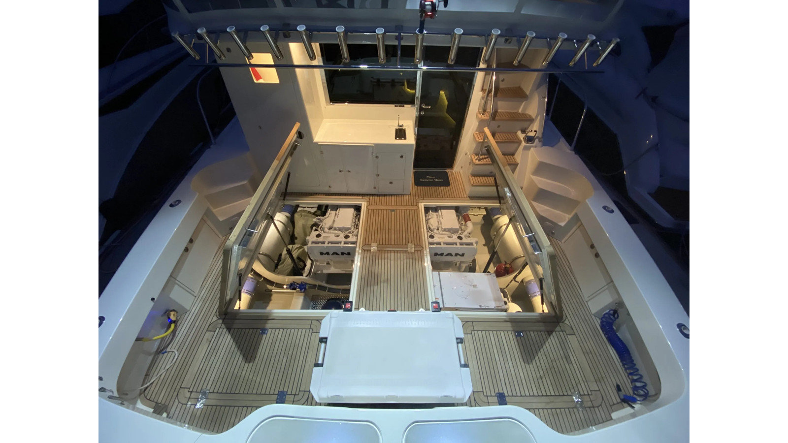 https://arconyachts.ams3.digitaloceanspaces.com/122259/conversions/large_4532707-optimize.jpg