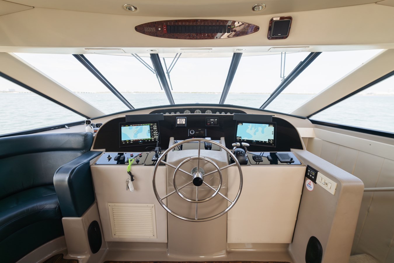 https://arconyachts.ams3.digitaloceanspaces.com/122282/conversions/large_4705651-optimize.jpg